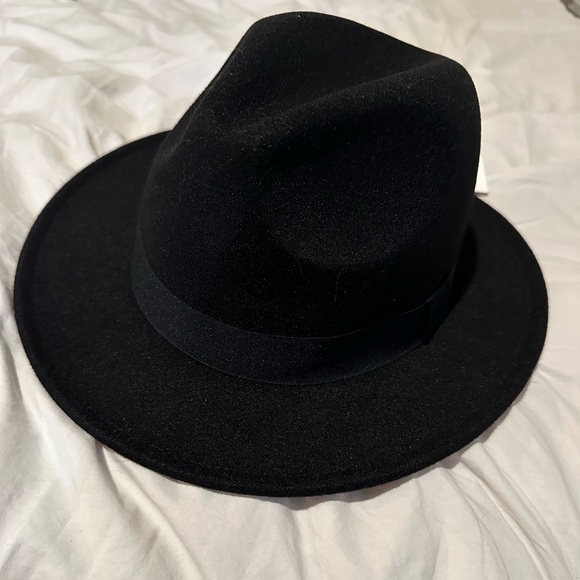 Fedora - Picture 1 of 5